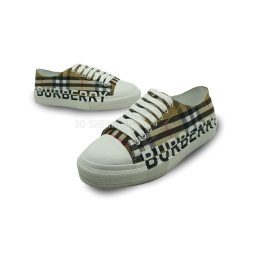 Burberry Sneakers Beige